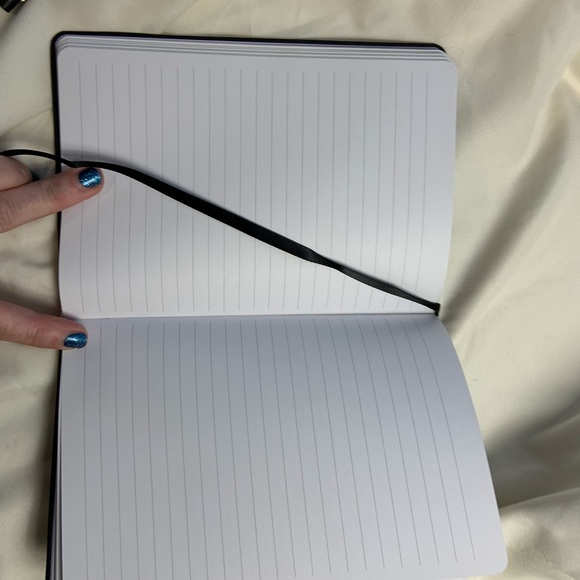 🦩New black leatherette soft cover journal with silver stars and lined pa… - Picture 5 of 5